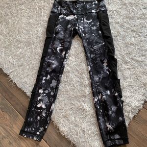 Lululemon leggings with side pockets